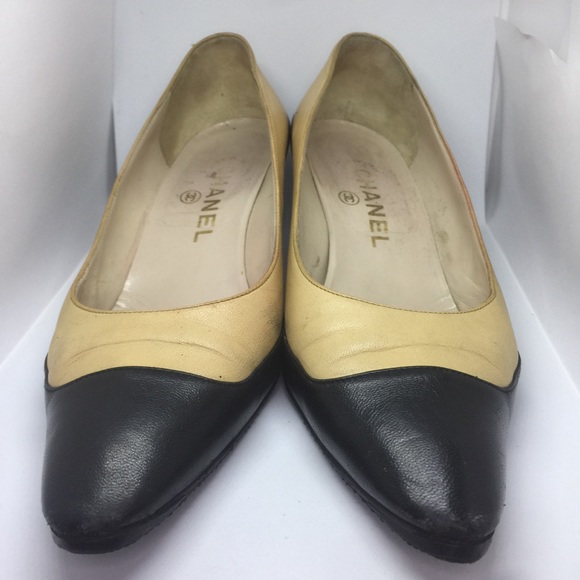 ❤️AFFORDABLE❤️Authentic CHANEL Black Beige Sandals - Picture 3 of 7